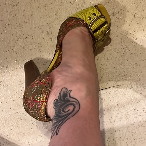 Cheeky Monkey Tapestry Open-Toed Pump. 6 - Picture 4 of 10